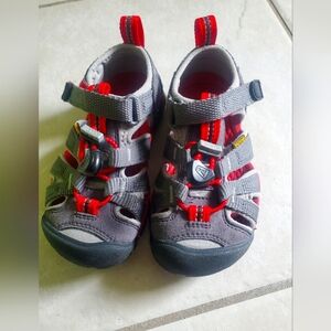 Kids keen sandals